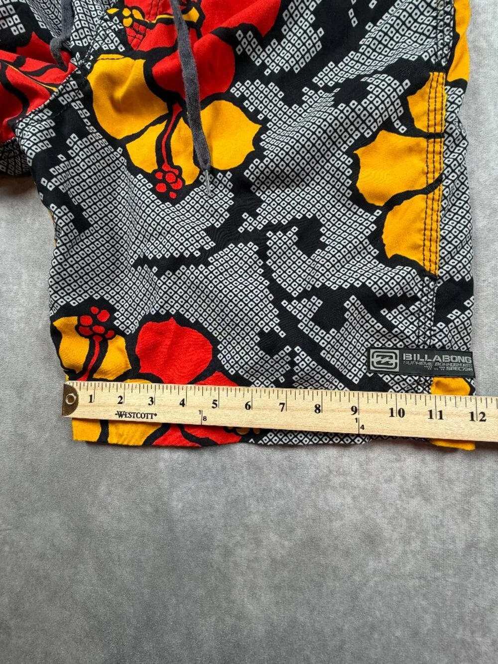Billabong Mens Size 34 Board Shorts Black Hibiscus Floral Surf Swim Trunks